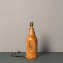 Load image into Gallery viewer, Base di lampada a forma di bottiglia in olmo