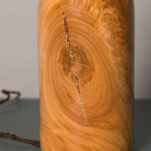 Load image into Gallery viewer, Base di lampada a forma di bottiglia in olmo
